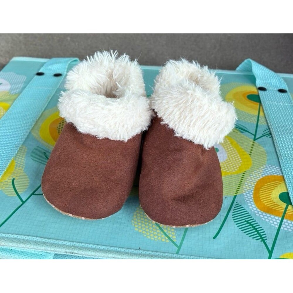 Old Navy Baby Brown Faux Suede Fur-Lined Booties – 6-12 Months